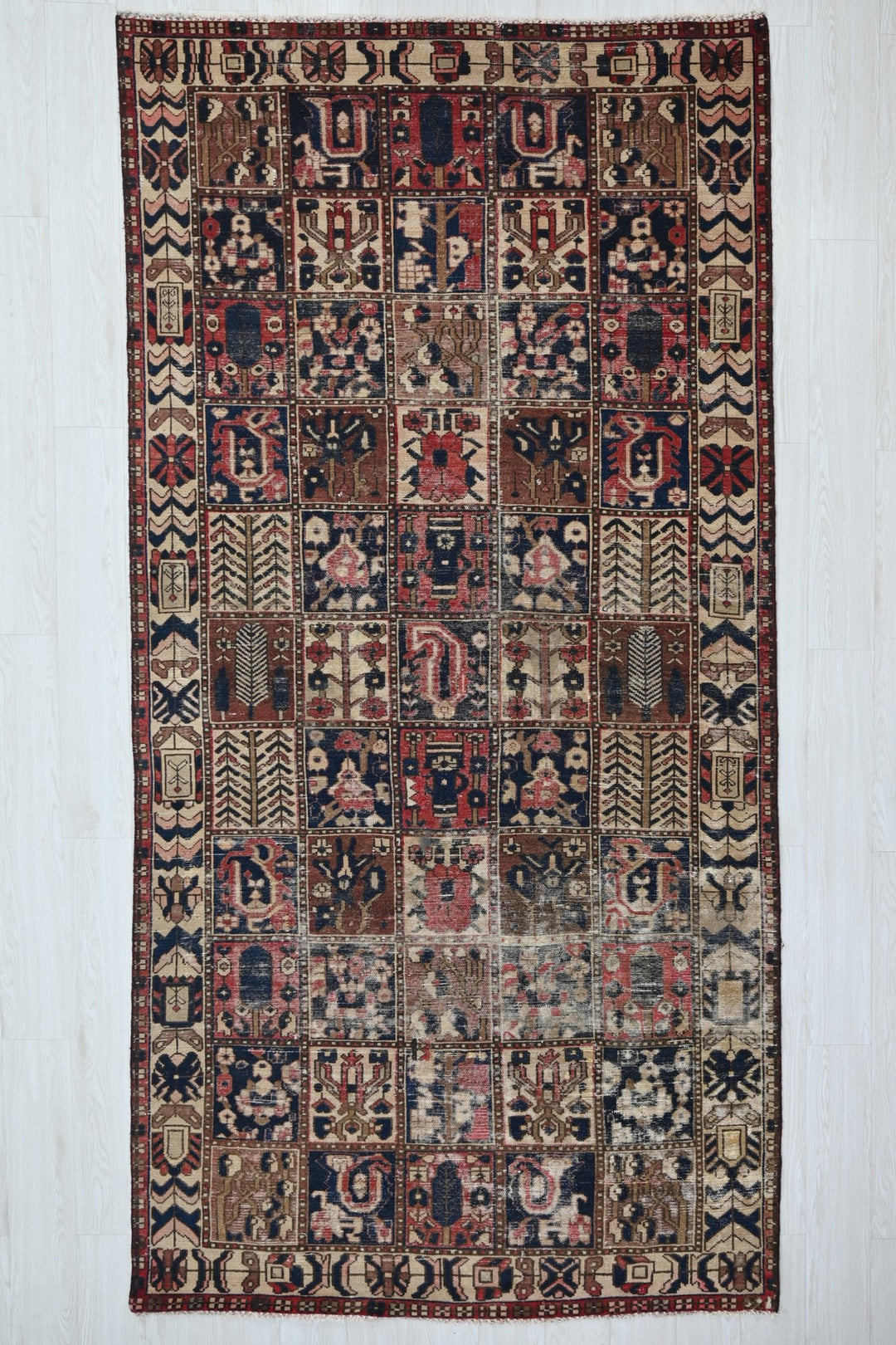 brown Large rug 4' 9" x 9' 7"