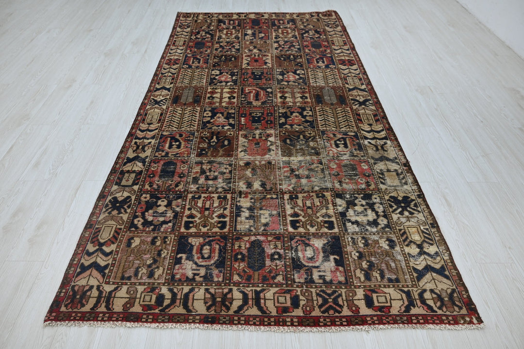 brown Large rug 4' 9" x 9' 7"