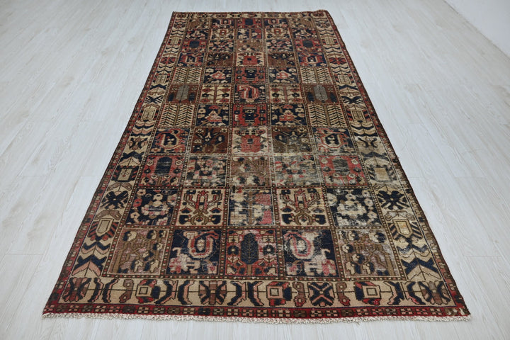 brown Large rug 4' 9" x 9' 7"