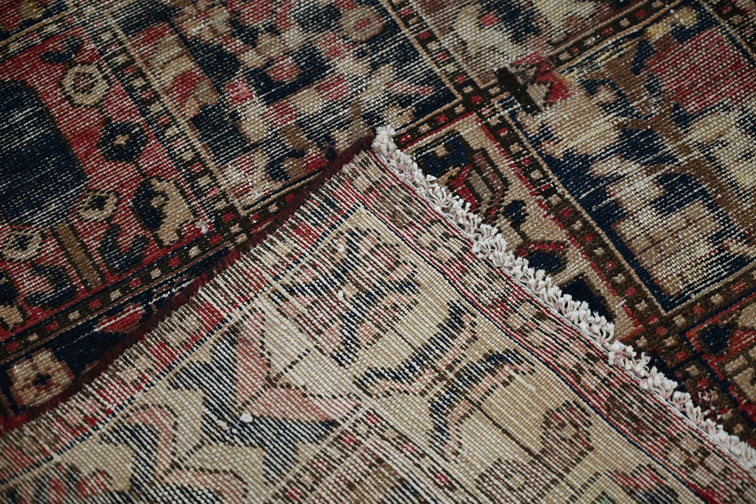 brown Large rug 4' 9" x 9' 7"