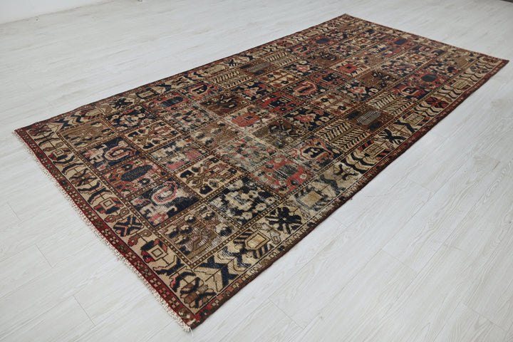 brown Large rug 4' 9" x 9' 7"