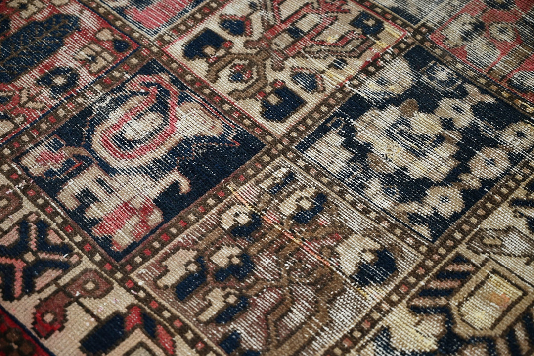 brown Large rug 4' 9" x 9' 7"