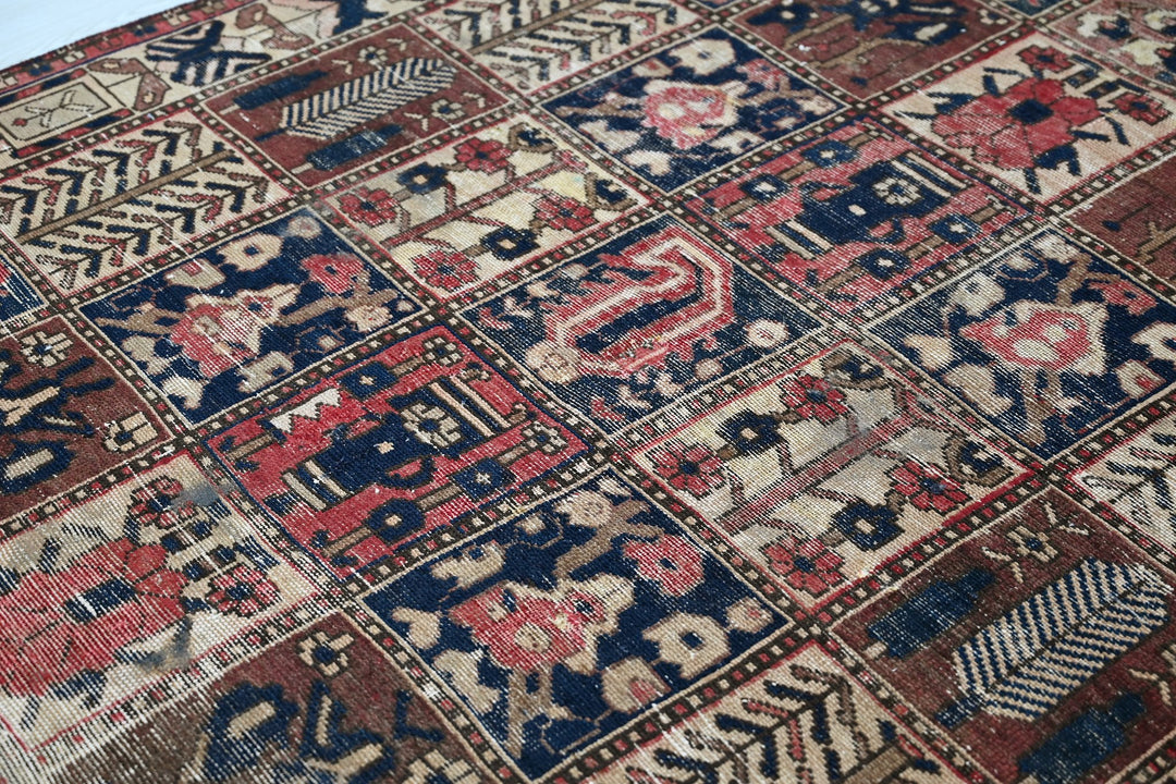 brown Large rug 4' 9" x 9' 7"