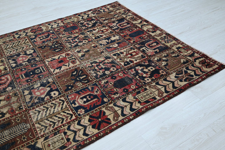 brown Large rug 4' 9" x 9' 7"