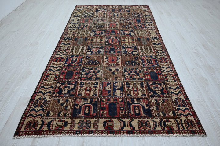 brown Large rug 4' 9" x 9' 7"