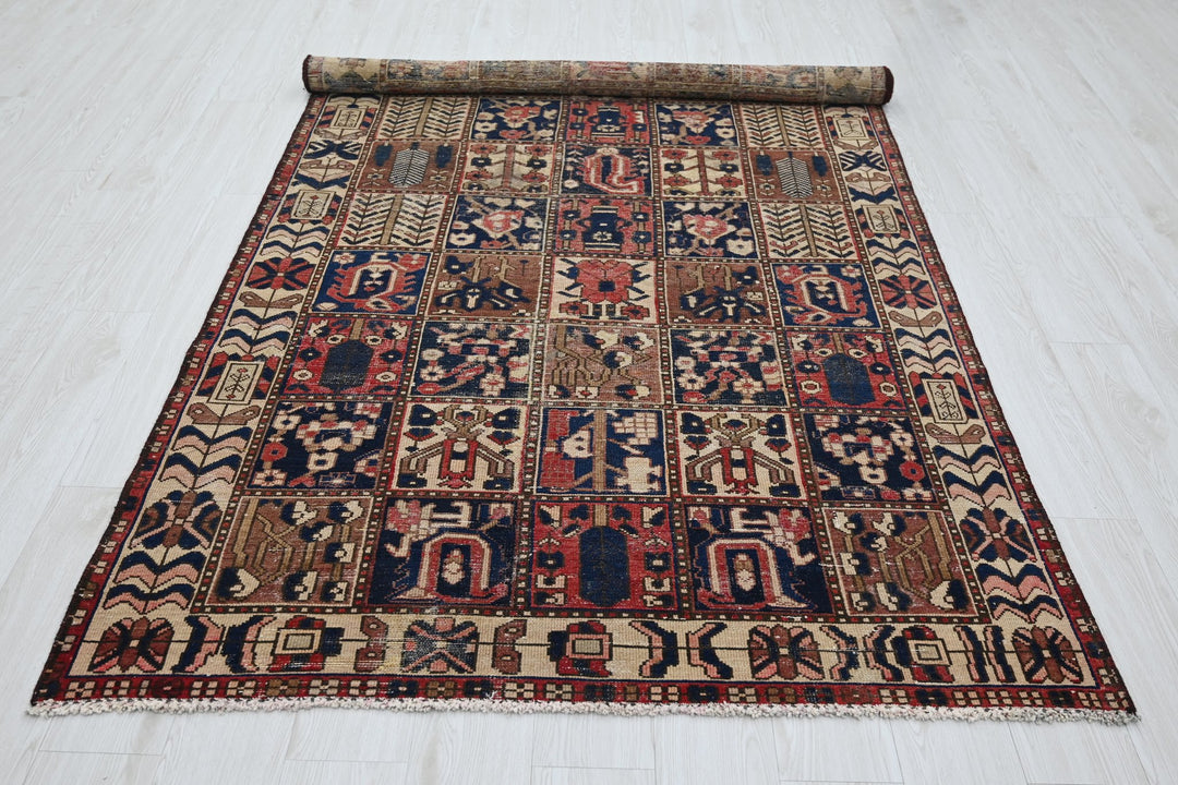 brown Large rug 4' 9" x 9' 7"