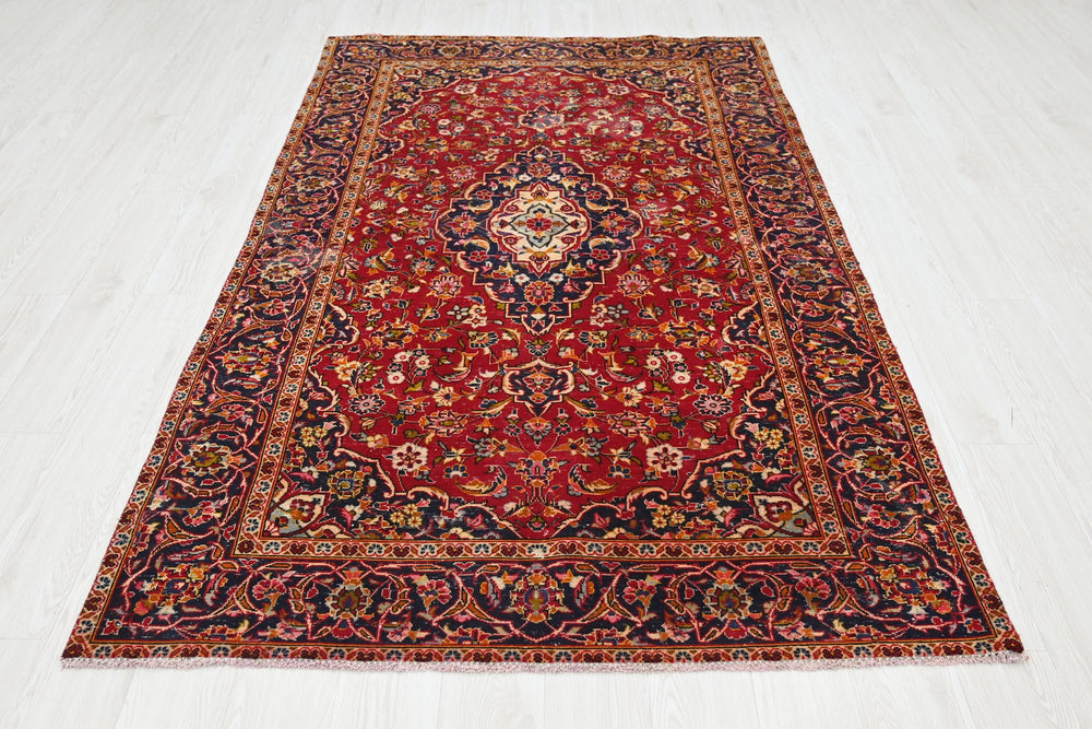 red Medium rug 4' 9" x 8' 0"