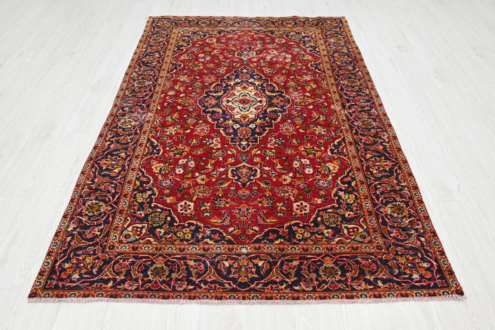 red Medium rug 4' 9" x 8' 0"