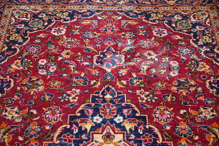 red Medium rug 4' 9" x 8' 0"