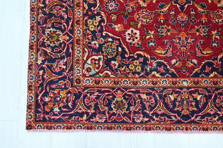 red Medium rug 4' 9" x 8' 0"