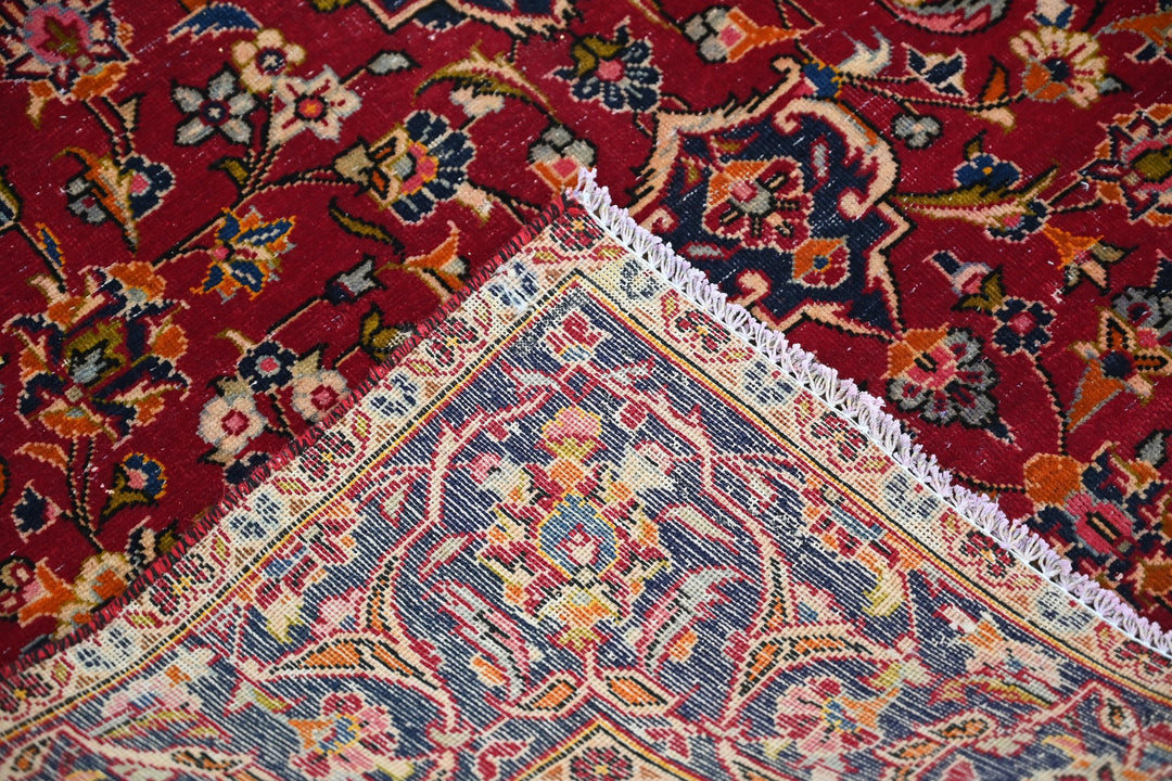red Medium rug 4' 9" x 8' 0"