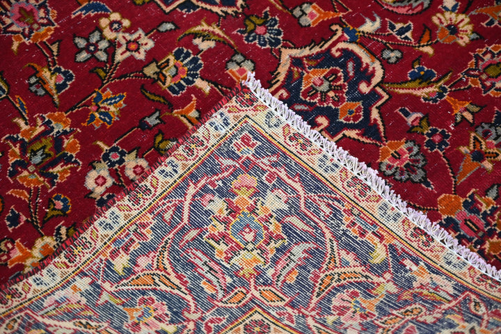red Medium rug 4' 9" x 8' 0"