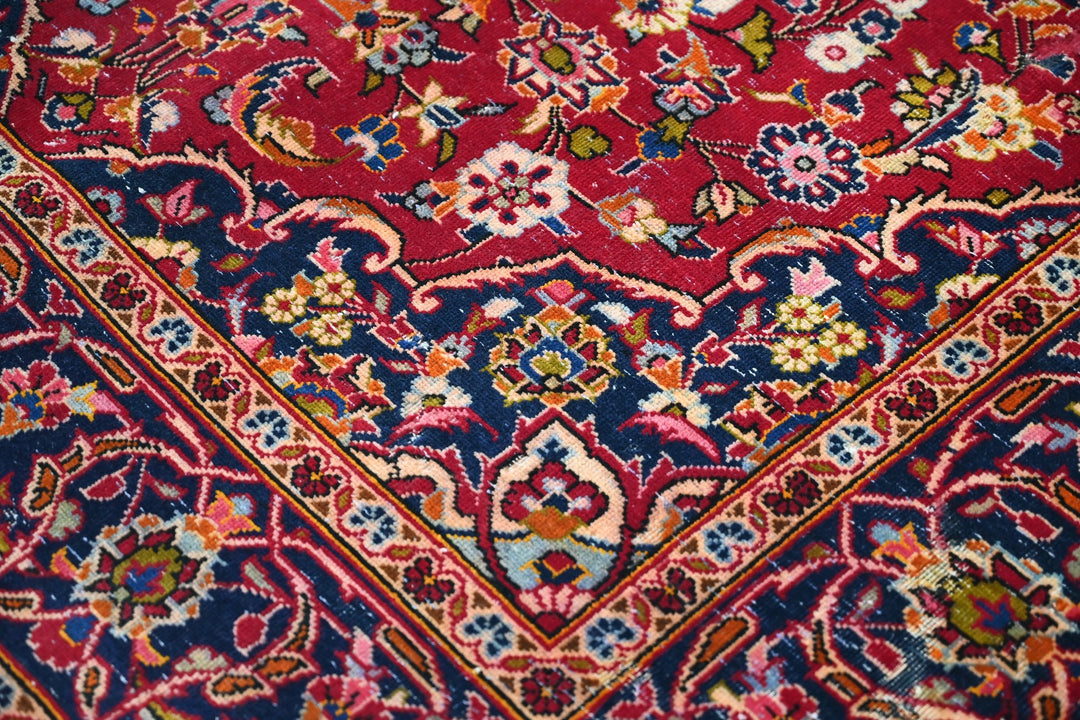 red Medium rug 4' 9" x 8' 0"