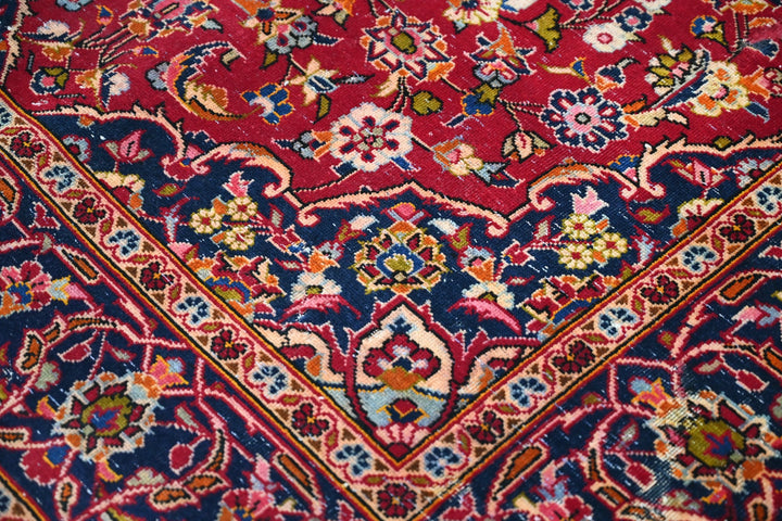 red Medium rug 4' 9" x 8' 0"