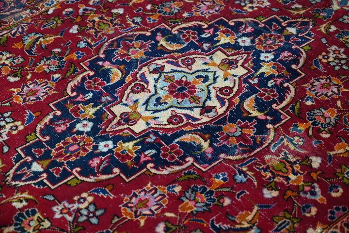 red Medium rug 4' 9" x 8' 0"