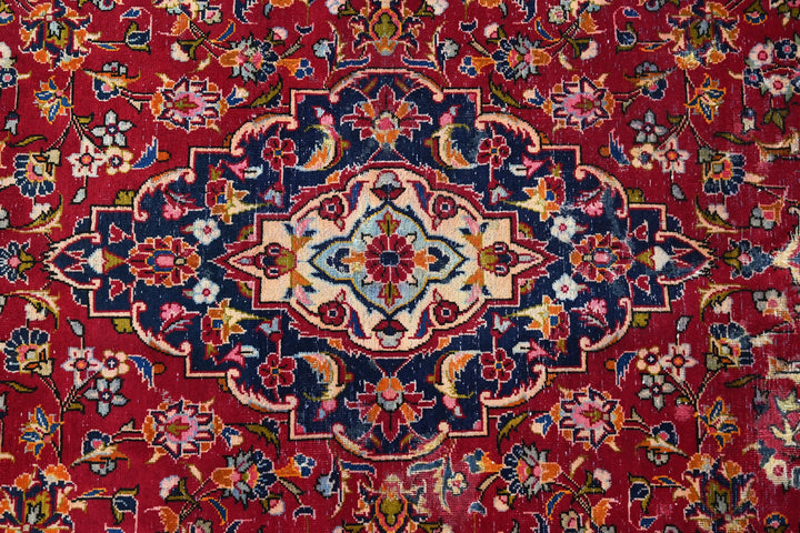 red Medium rug 4' 9" x 8' 0"