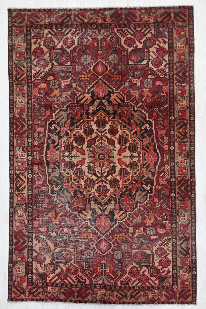 red Medium rug 5' 0" x 8' 4"