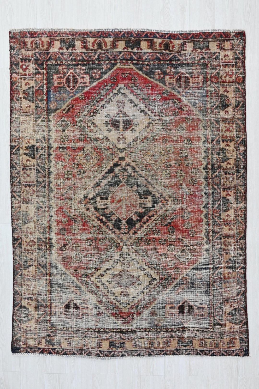 brown Medium rug 4' 9" x 6' 4"