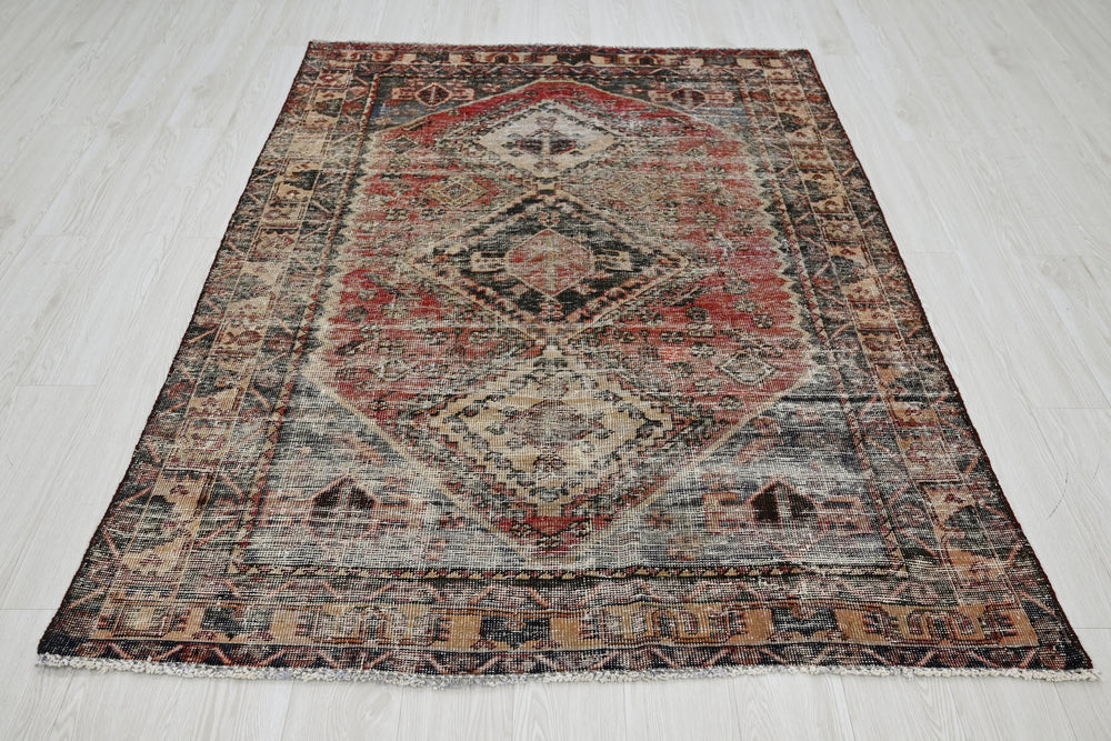 brown Medium rug 4' 9" x 6' 4"
