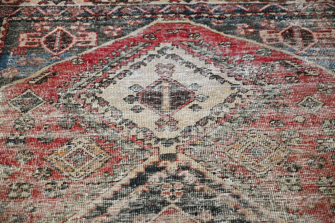 brown Medium rug 4' 9" x 6' 4"