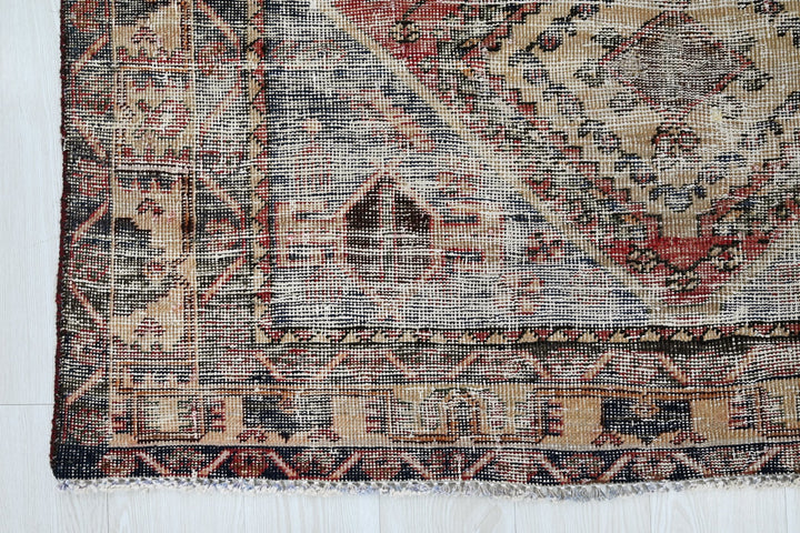 brown Medium rug 4' 9" x 6' 4"
