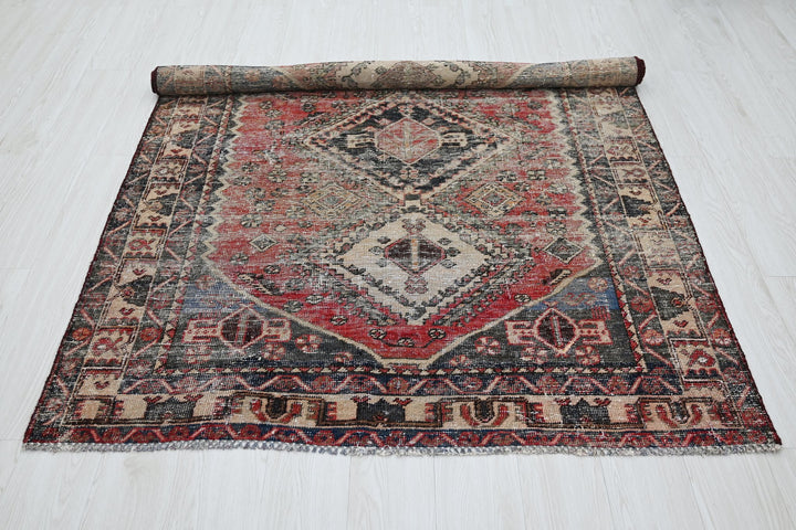 brown Medium rug 4' 9" x 6' 4"