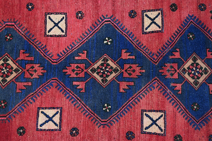 red Large rug 4' 8" x 9' 7"
