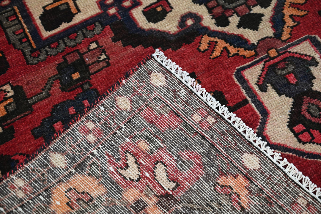 red Medium rug 5' 2" x 8' 6"