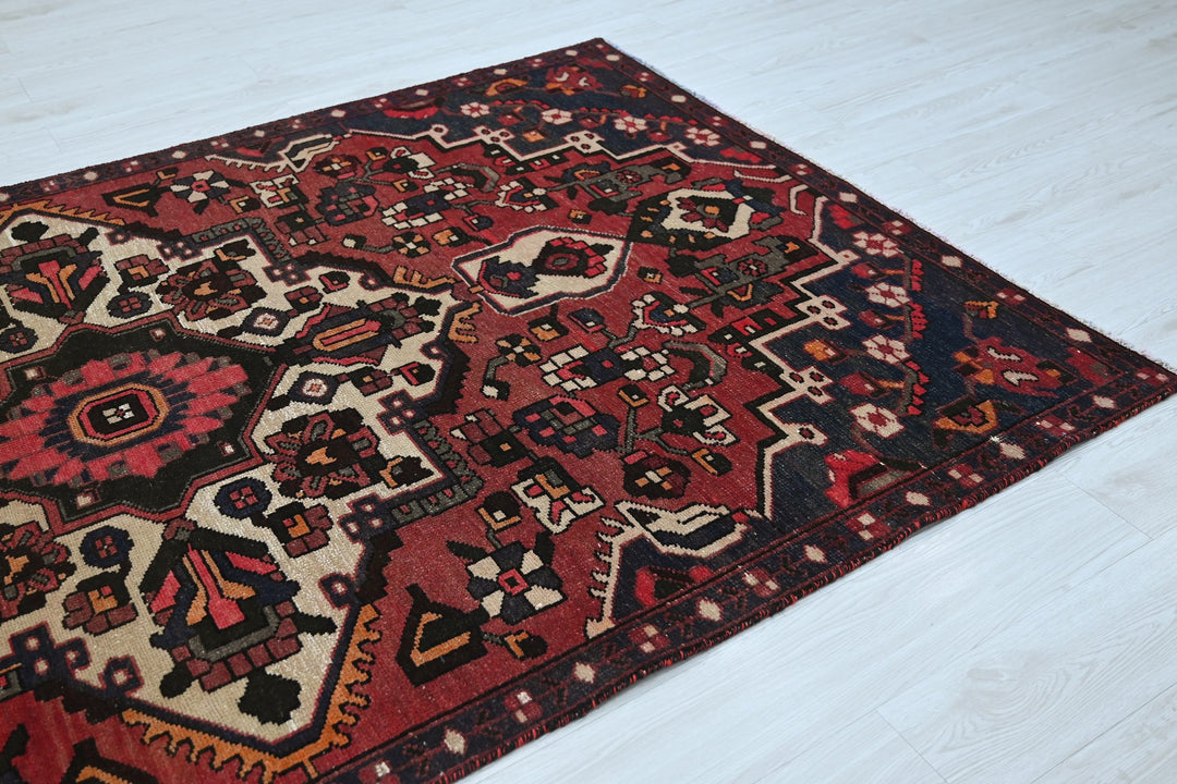 red Medium rug 5' 2" x 8' 6"