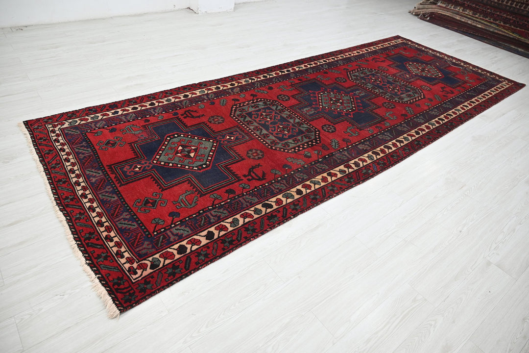 red Runner rug 4' 11" x 13' 1"