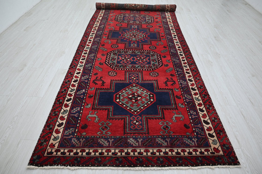red Runner rug 4' 11" x 13' 1"