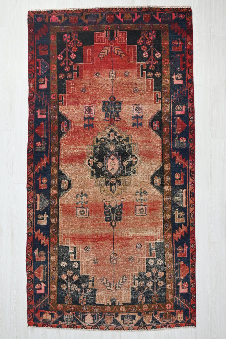 red Medium rug 4' 8" x 9' 2"