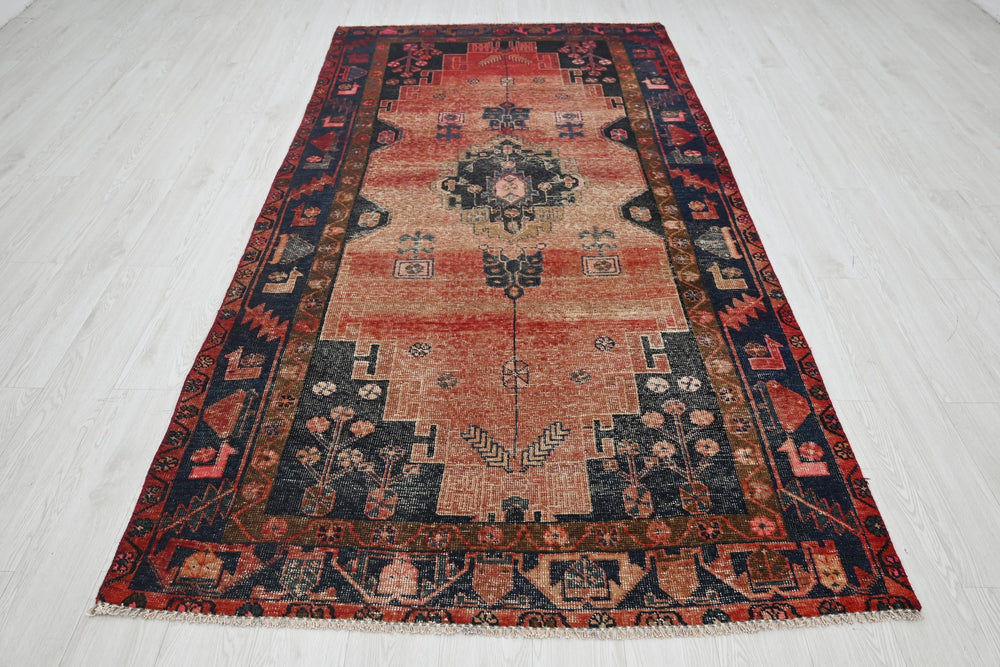 red Medium rug 4' 8" x 9' 2"
