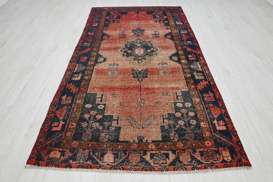 red Medium rug 4' 8" x 9' 2"