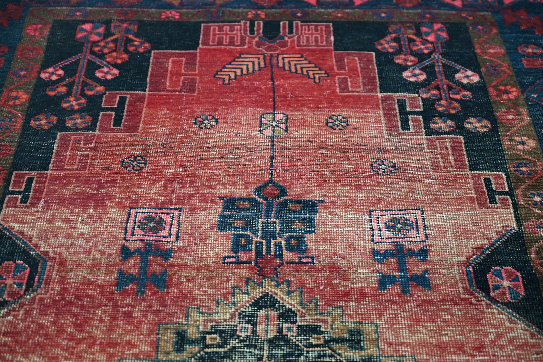 red Medium rug 4' 8" x 9' 2"