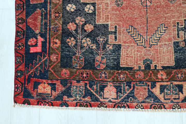 red Medium rug 4' 8" x 9' 2"