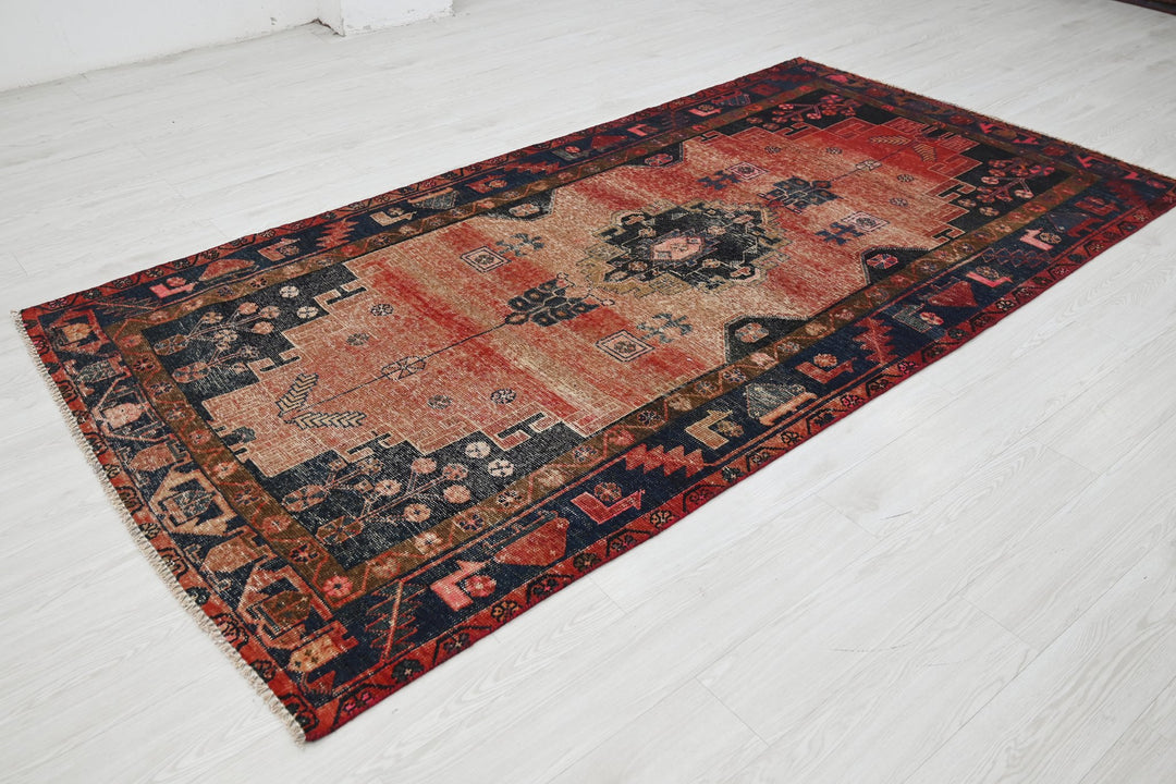 red Medium rug 4' 8" x 9' 2"