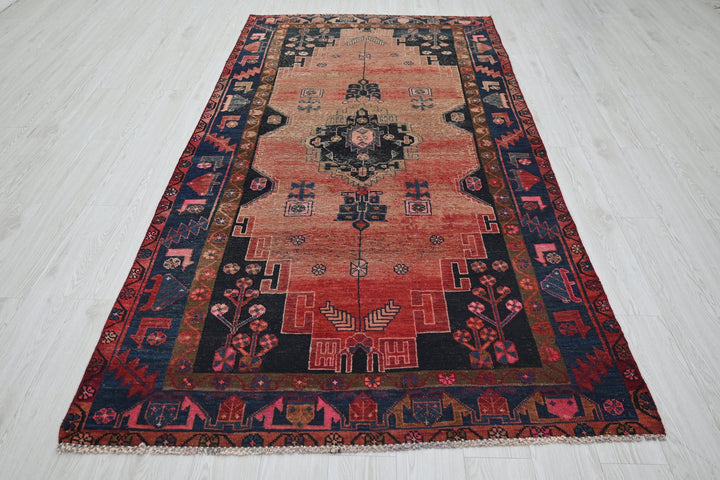 red Medium rug 4' 8" x 9' 2"