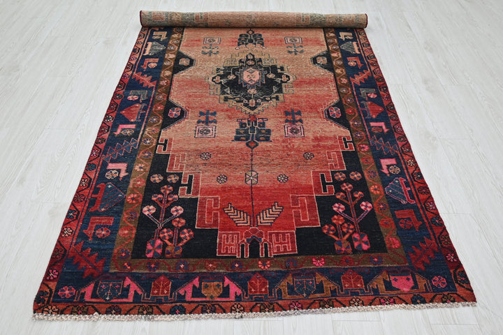 red Medium rug 4' 8" x 9' 2"