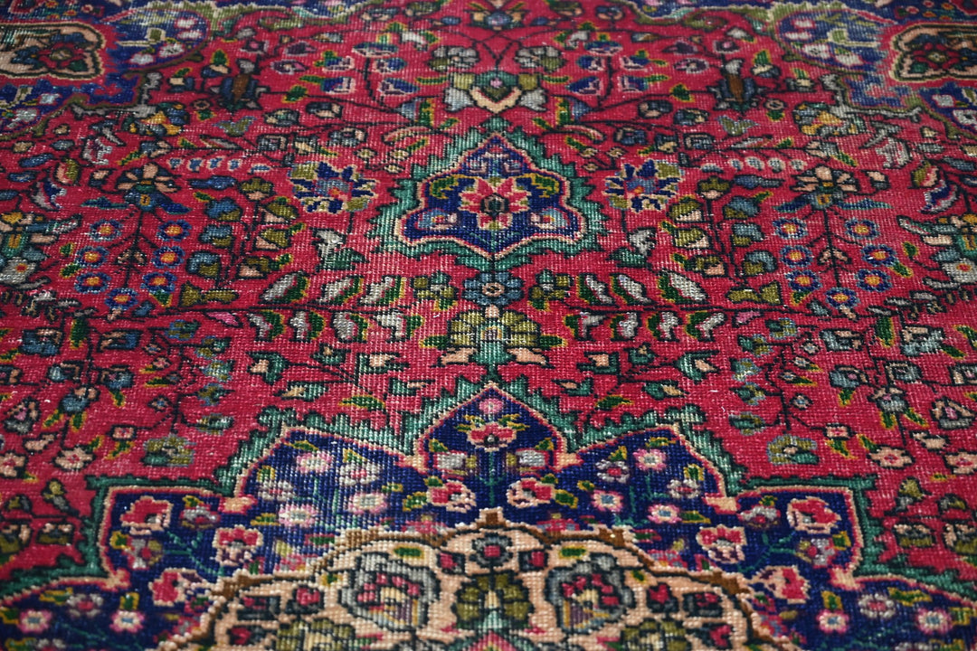 red Medium rug 4' 10" x 7' 9"