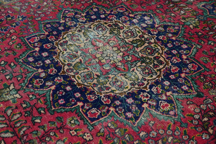 red Medium rug 4' 10" x 7' 9"
