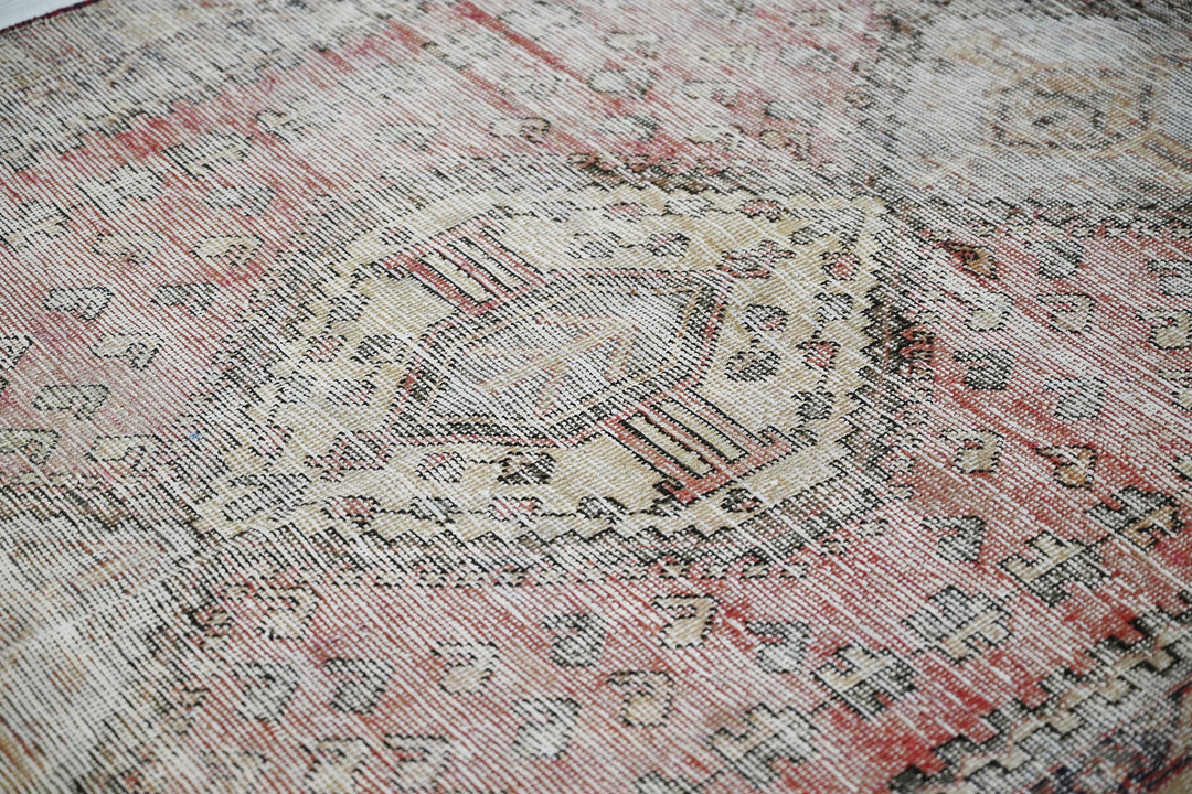 brown Medium rug 4' 5" x 9' 0"