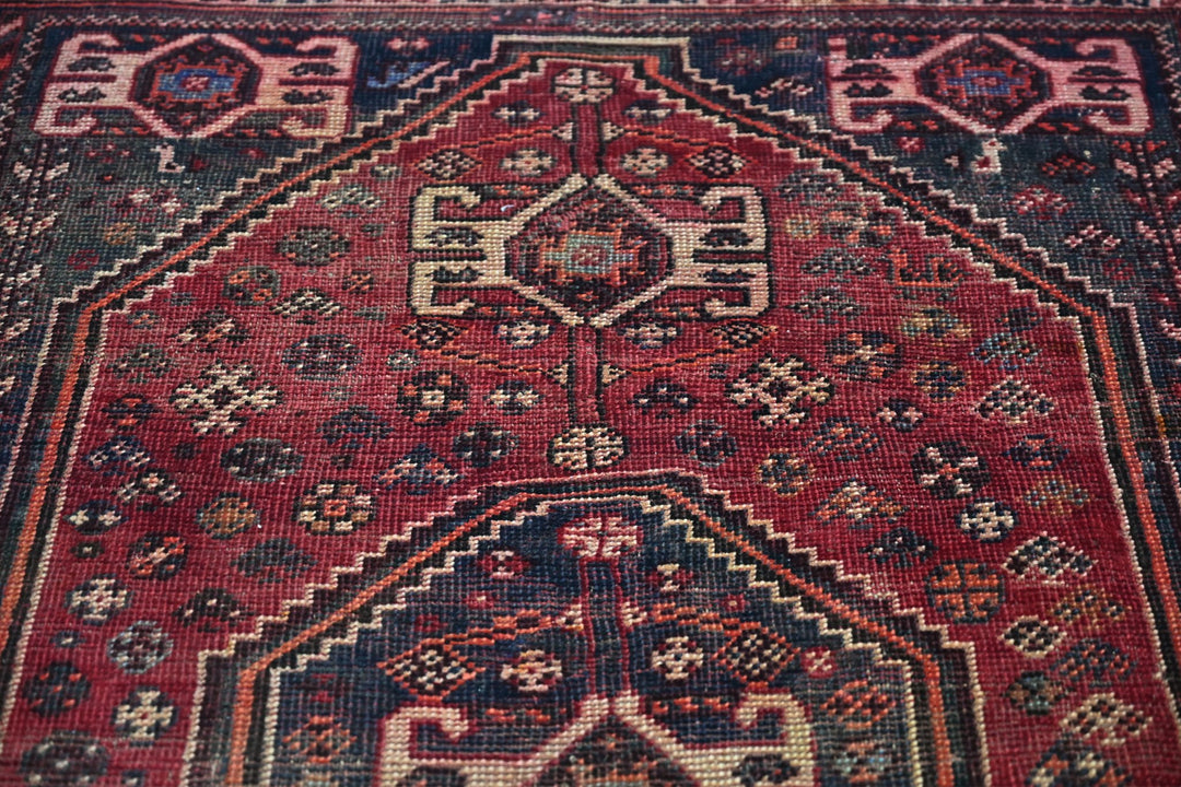 red Medium rug 5' 0" x 7' 9"