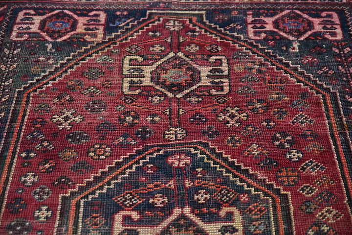 red Medium rug 5' 0" x 7' 9"