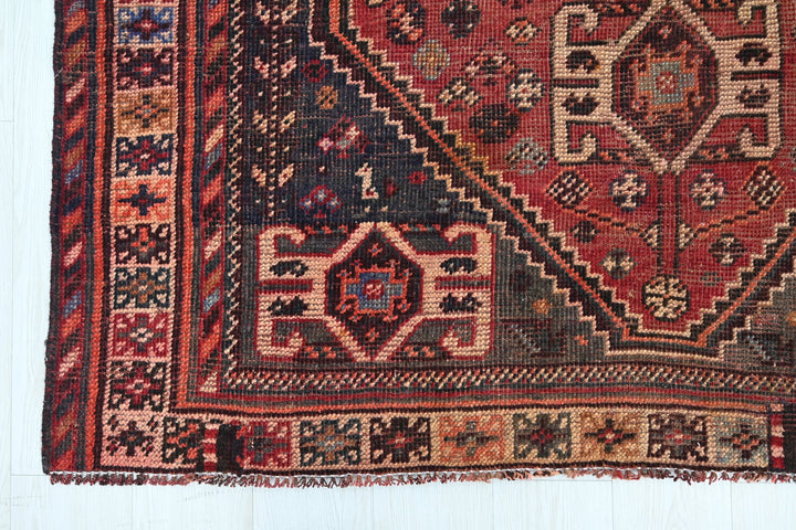 red Medium rug 5' 0" x 7' 9"