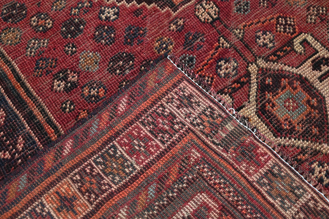 red Medium rug 5' 0" x 7' 9"
