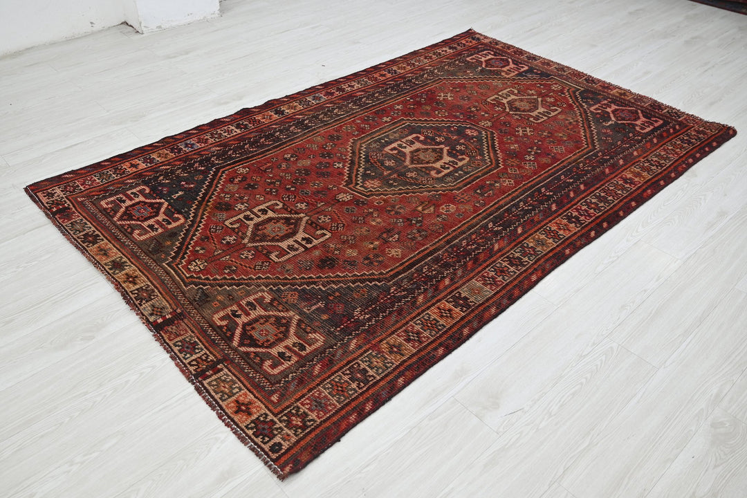 red Medium rug 5' 0" x 7' 9"