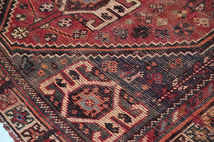 red Medium rug 5' 0" x 7' 9"