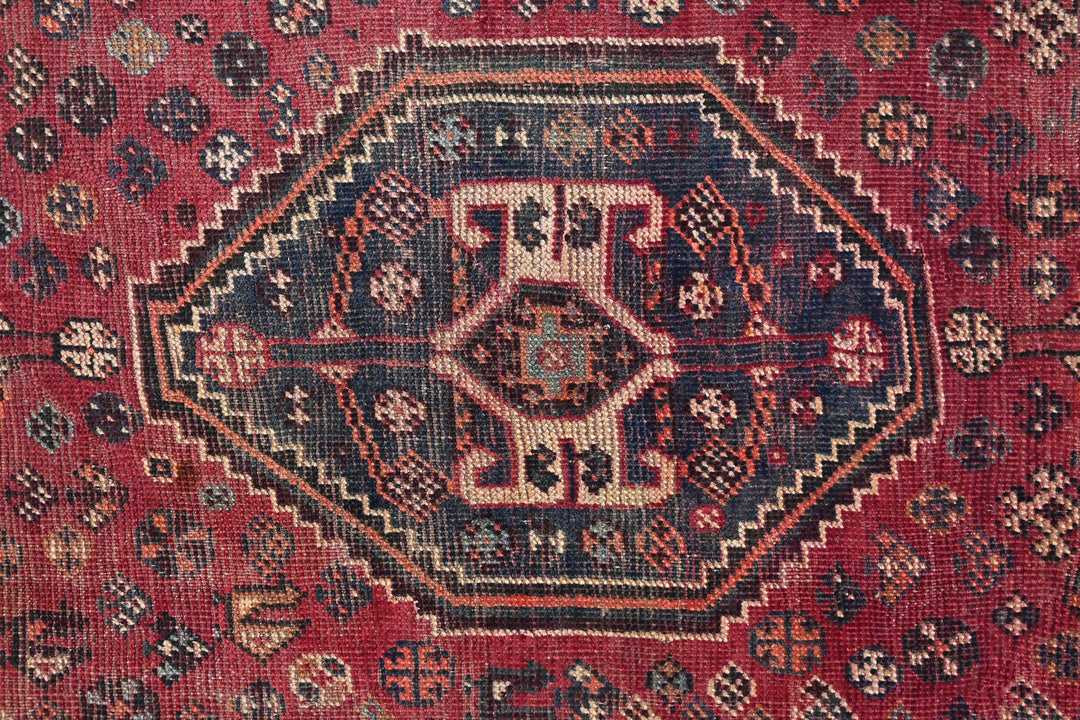 red Medium rug 5' 0" x 7' 9"