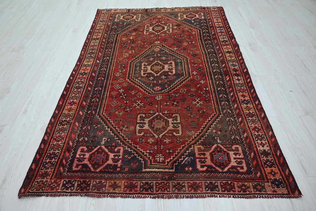 red Medium rug 5' 0" x 7' 9"